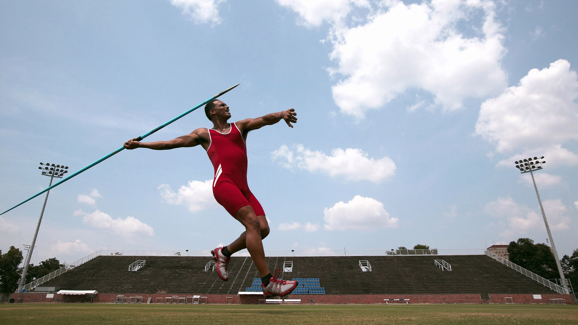 阿尔卡拉斯横扫对手晋级美网八强 新生代王者展现恐怖统治力